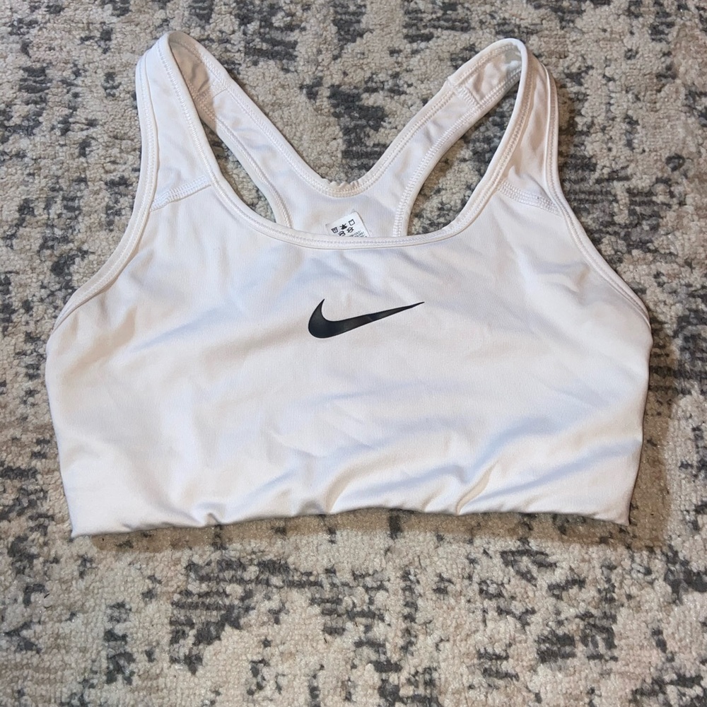 White Nike women’s sports bra. Doesn’t have padding and only worn a couple times